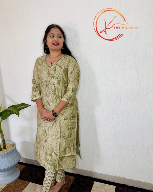 V neck leaf printed 2 piece set - Image 4