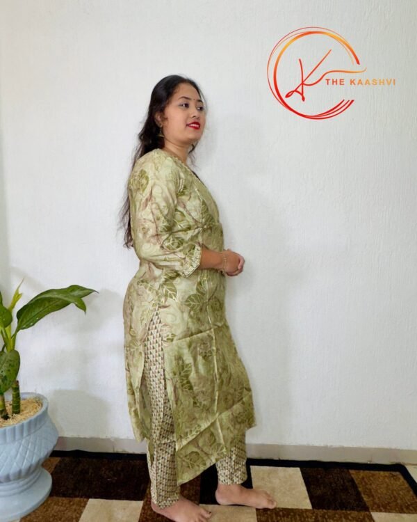 V neck leaf printed 2 piece set - Image 3