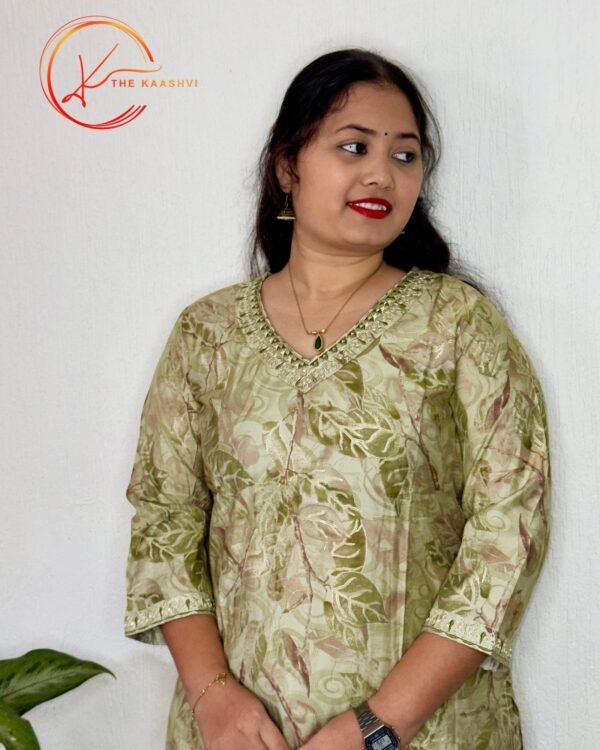 V neck leaf printed 2 piece set - Image 2