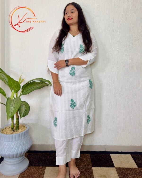 White V neck 3 piece suit with green dupatta - Image 2