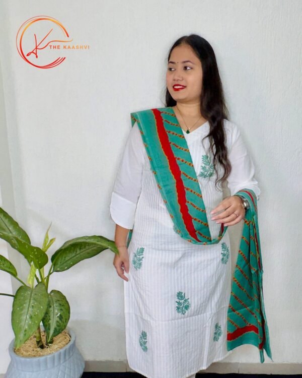 White V neck 3 piece suit with green dupatta - Image 6